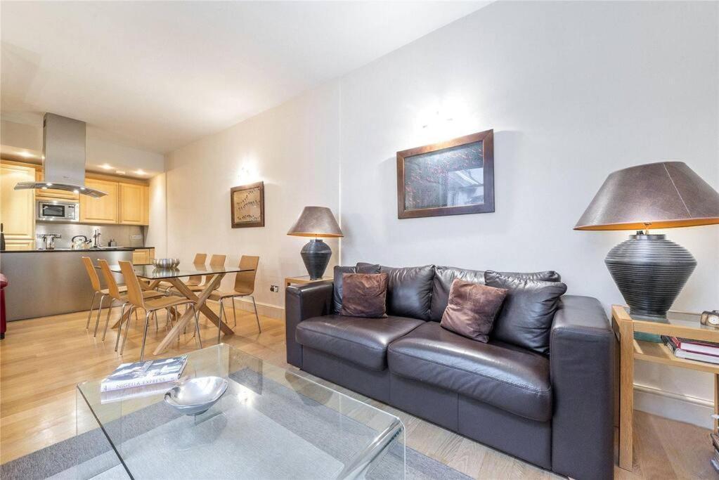 Luxurious Serviced Apt Next To The City Of And Tower Bridge Lejlighed