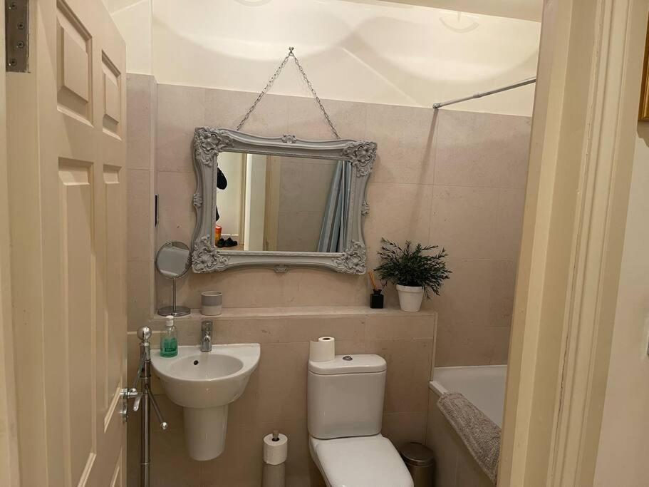 Luxurious Serviced Apt Next To The City Of And Tower Bridge Lejlighed