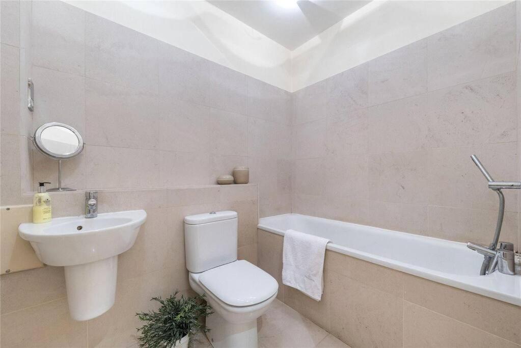 Luxurious Serviced Apt Next To The City Of And Tower Bridge Lejlighed