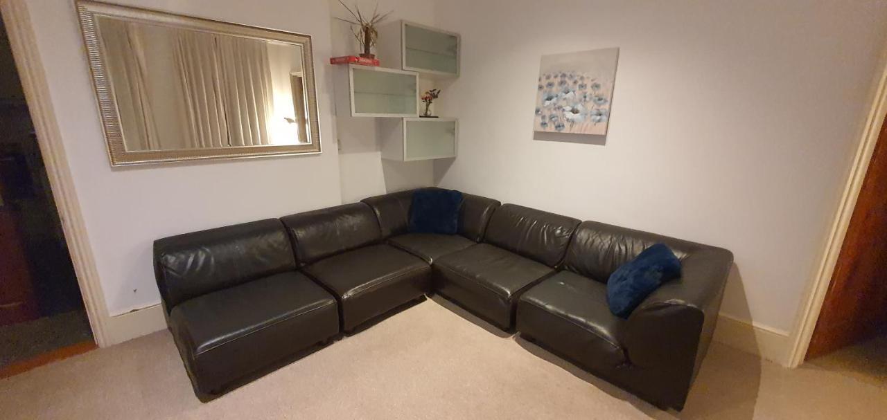 Walk To Bridge En With Kitchen London