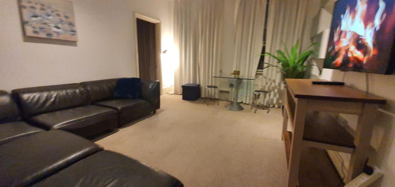 Apartment Walk To Bridge En With Kitchen London