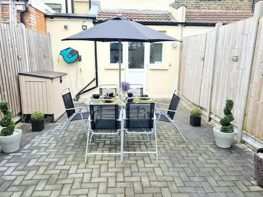 Private House With Free Parking Feriehus London