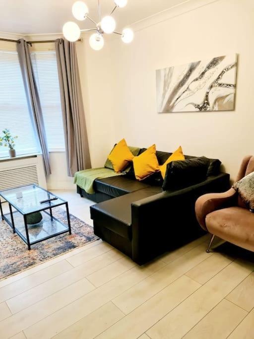 Private House With Free Parking Feriehus