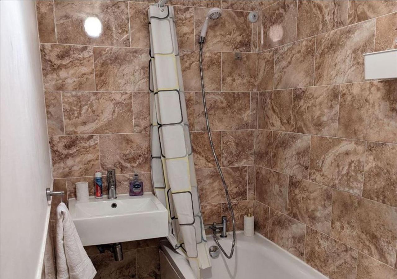 Fully-equipped Flat In The Of * Londres