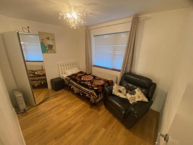 Comfortable Single Bed Garden View * Londra