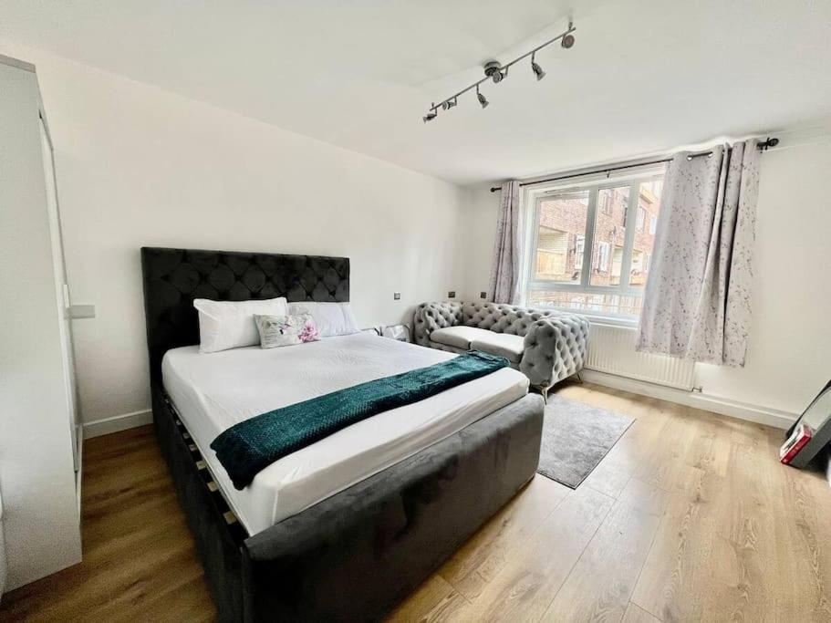 Lägenhet Lovely 2br In Bow, E3 London