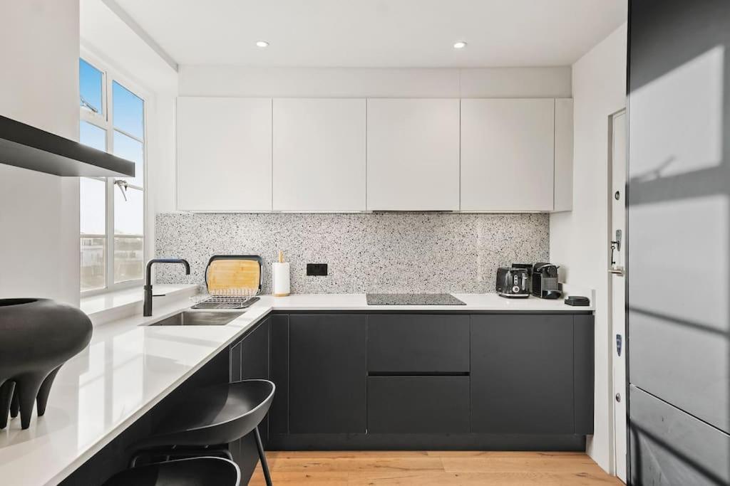 Two Bedroom Flat In Kensington Lägenhet London