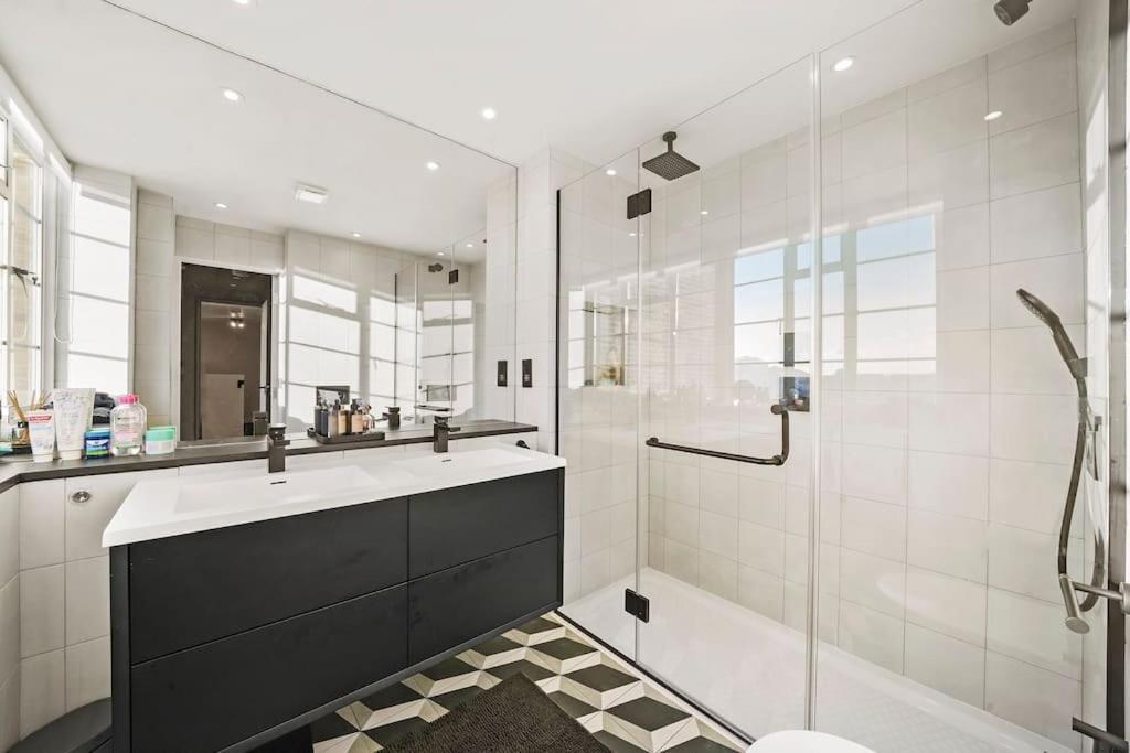 Lägenhet Two Bedroom Flat In Kensington London