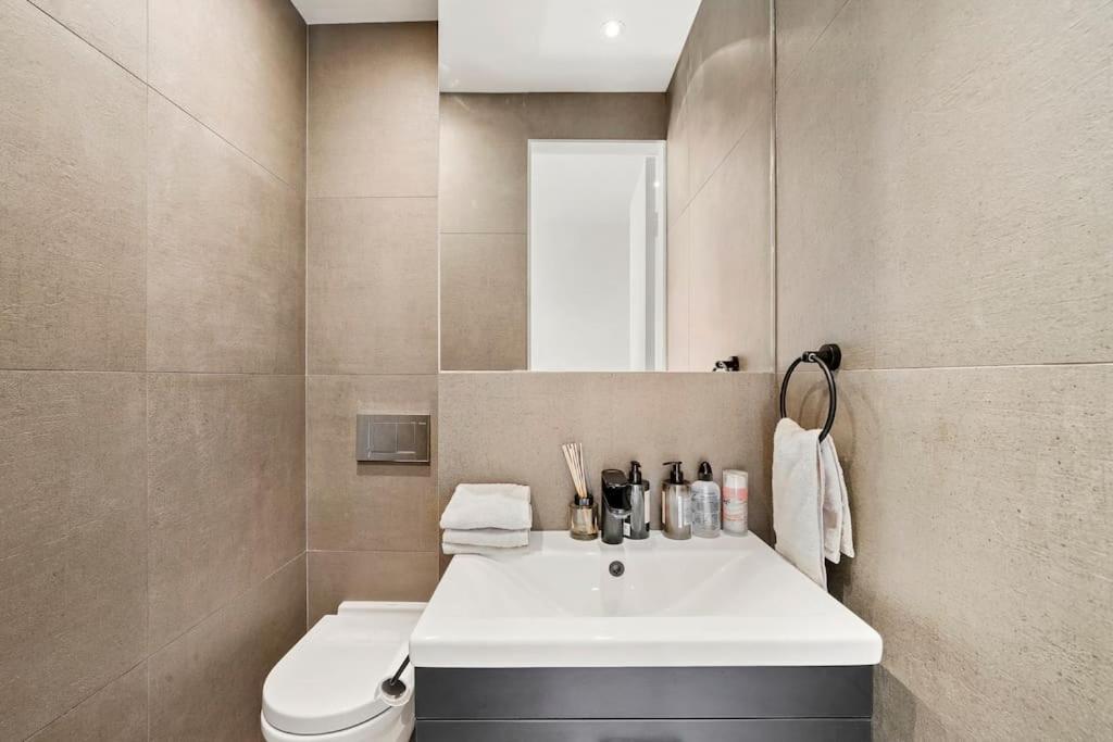 Two Bedroom Flat In Kensington Lägenhet