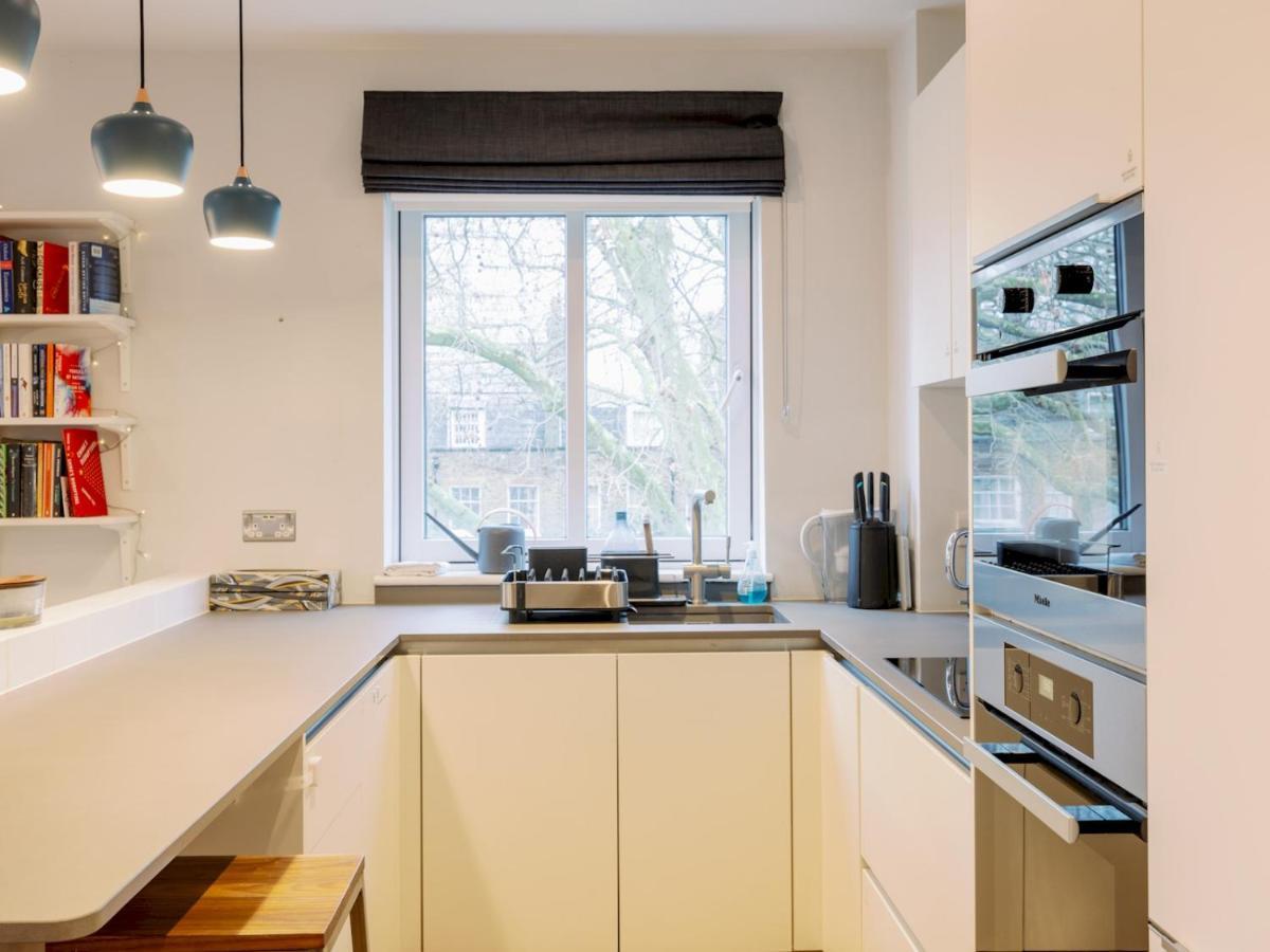 Pass The Keys Stylish - Prime Location Apartment