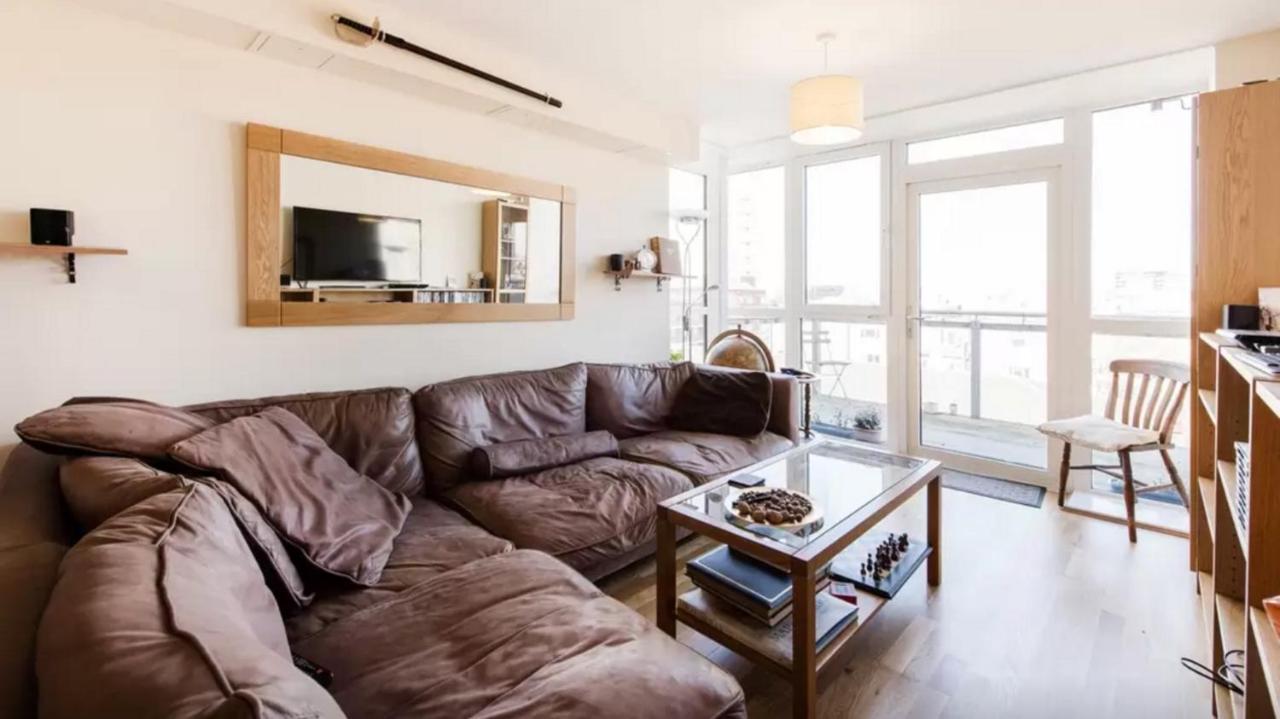 Brixton/clapham 2 Bed Flat, Large Balcony, Parking Apartment London