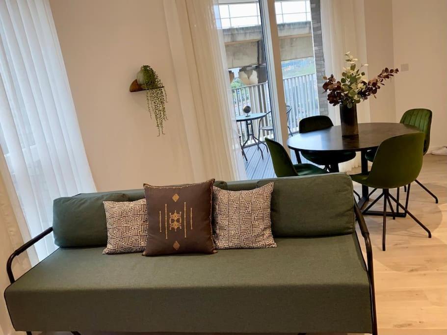 Luxury 1 Bedroom East * London