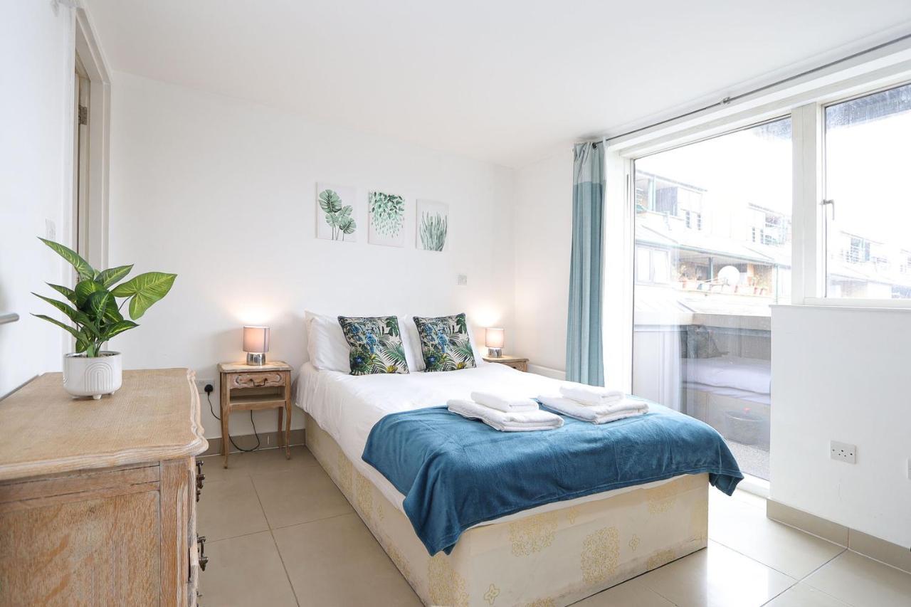 2-bed 2-bath Flat Around The Corner From Portobello Market Lägenhet