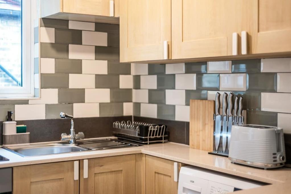 Spacious Flat In * London