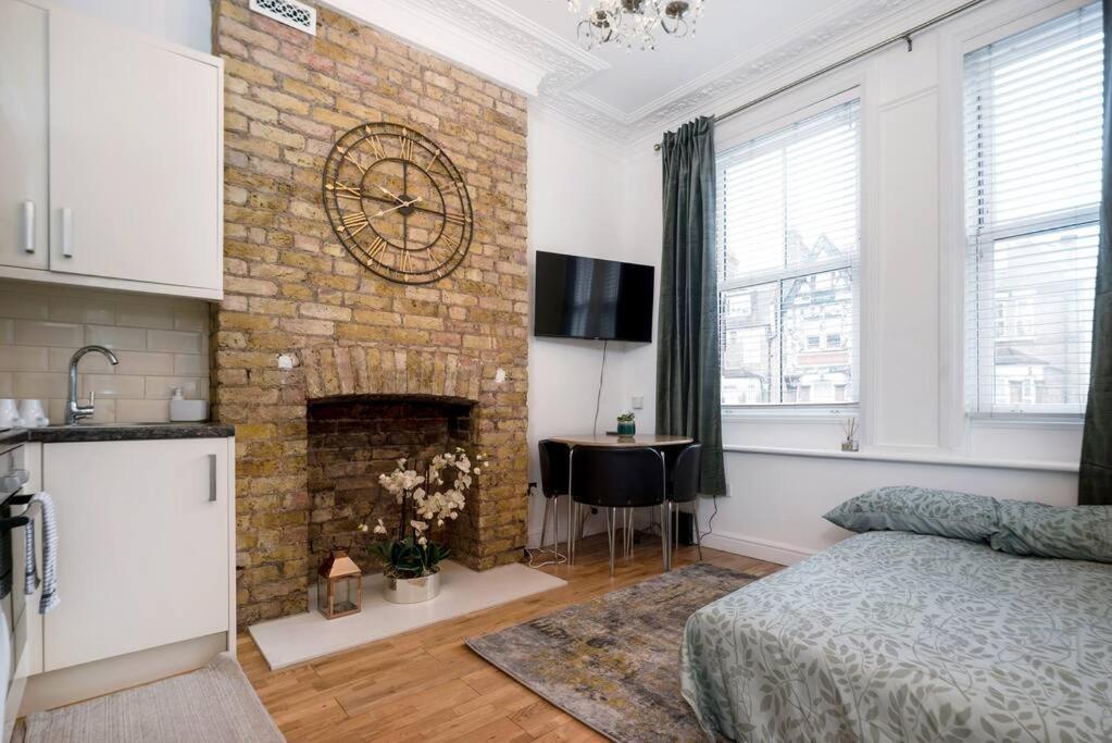 Flat In South West 1 Min To The Station