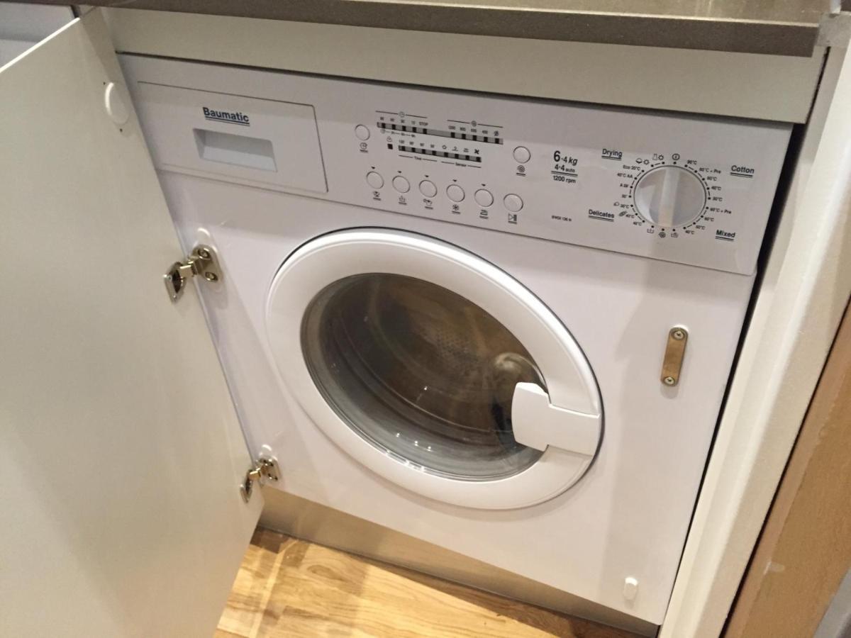 Fully Equipped In Greenwich - 1 Min To Station Apartment