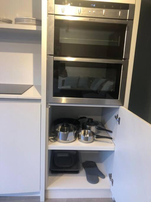 Apartment Brand New Studio Outhouse Putney Sw15 *