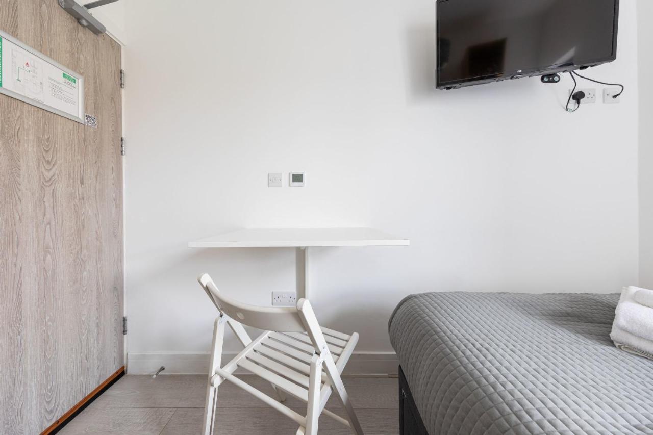 Functional Budget With Wi-fi And Laundry Facilities Near Tube Station Leilighet