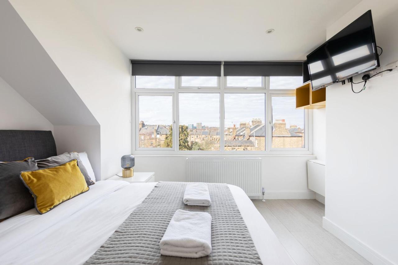 Cozy With Shared Kitchen And Laundry Area Lägenhet London