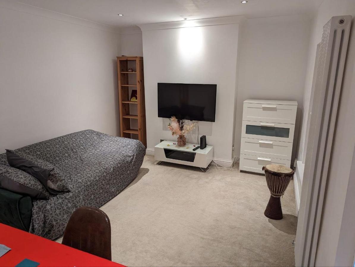Lejlighed Fully-equipped Flat In The Of London.