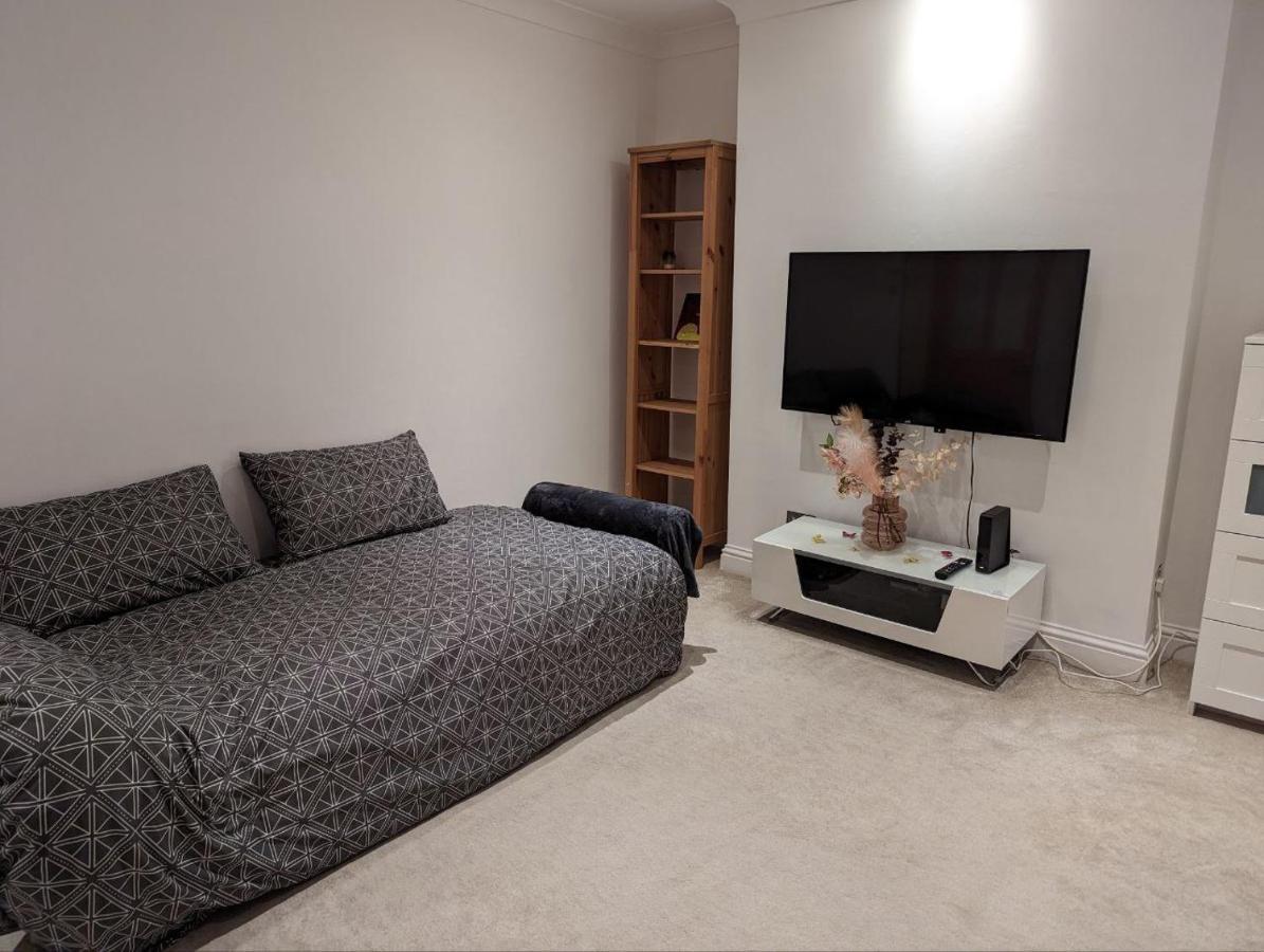 Lejlighed Fully-equipped Flat In The Of London. *