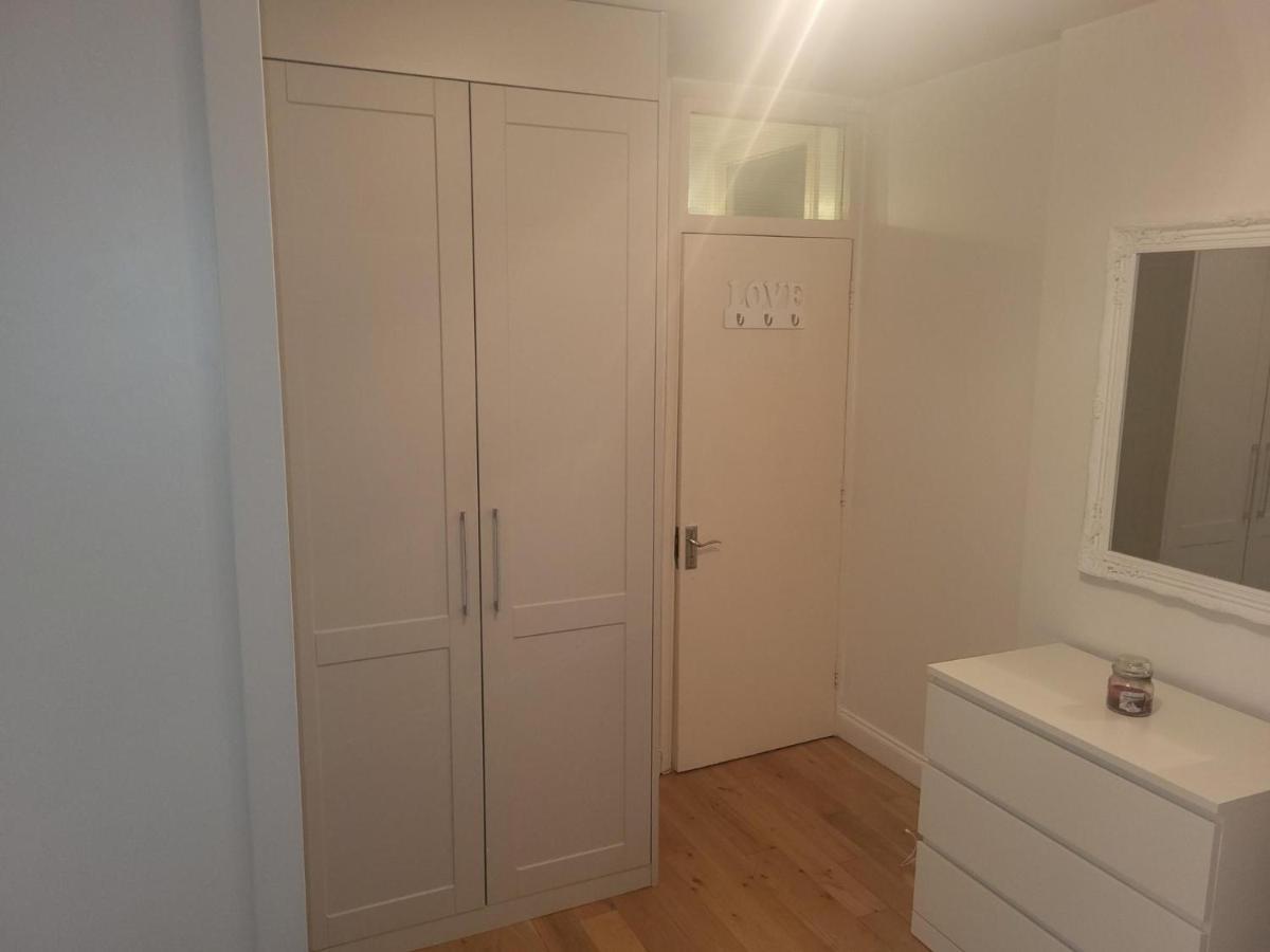 Two Bed Ground Floor - Bermondsey Apartment