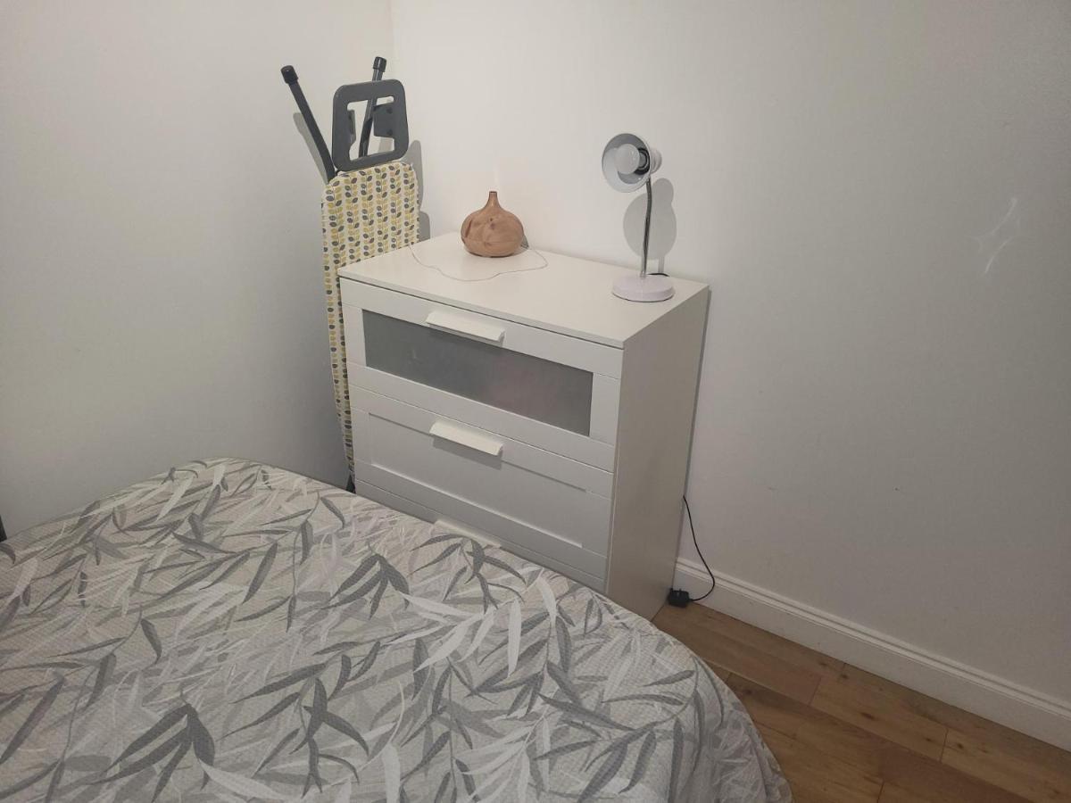 Two Bed Ground Floor - Bermondsey Apartment *