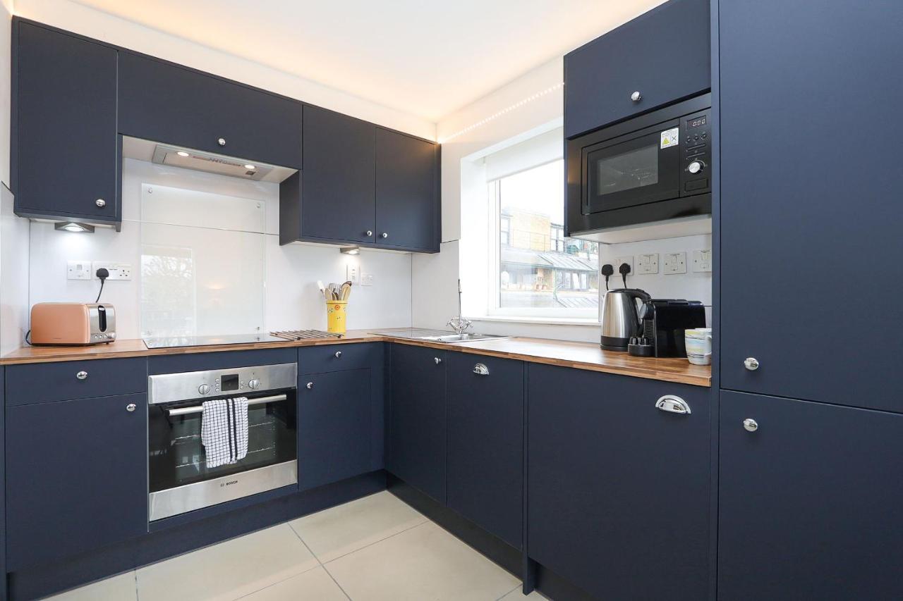 Lägenhet 2-bed 2-bath Flat Around The Corner From Portobello Market London