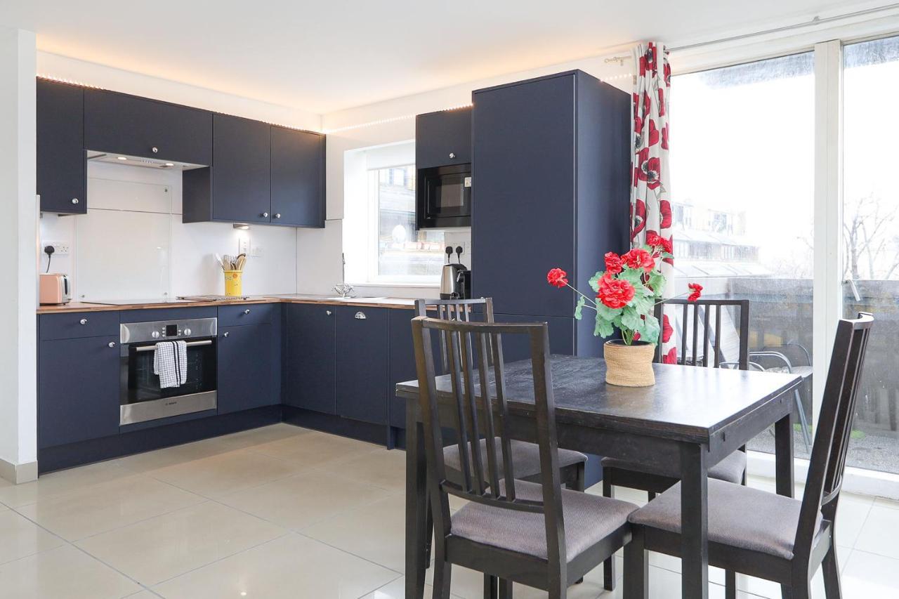 Lägenhet 2-bed 2-bath Flat Around The Corner From Portobello Market