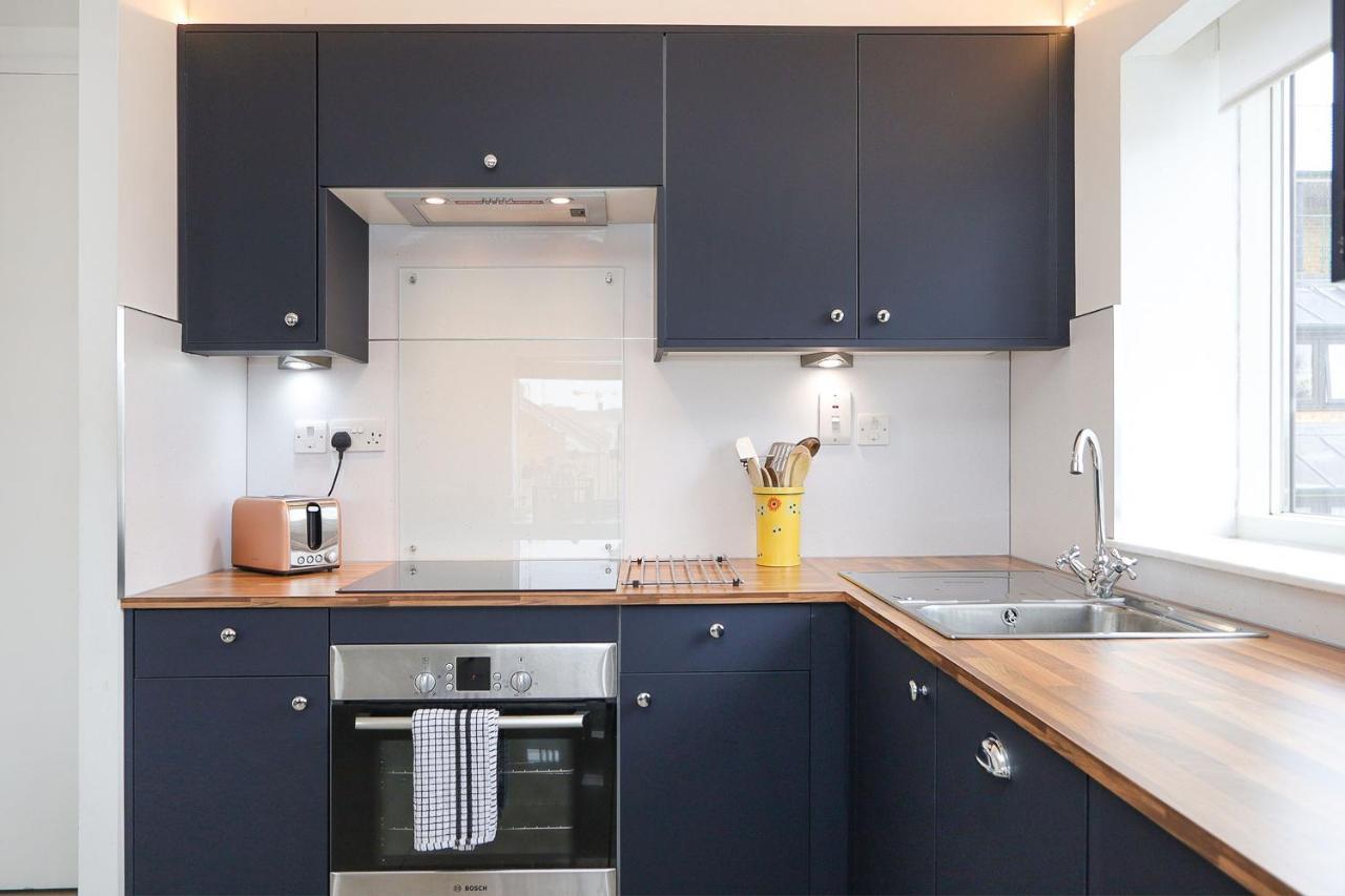 Lägenhet 2-bed 2-bath Flat Around The Corner From Portobello Market London