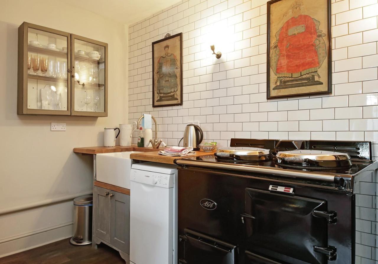 2 Bed Garden In Notting Hill * London