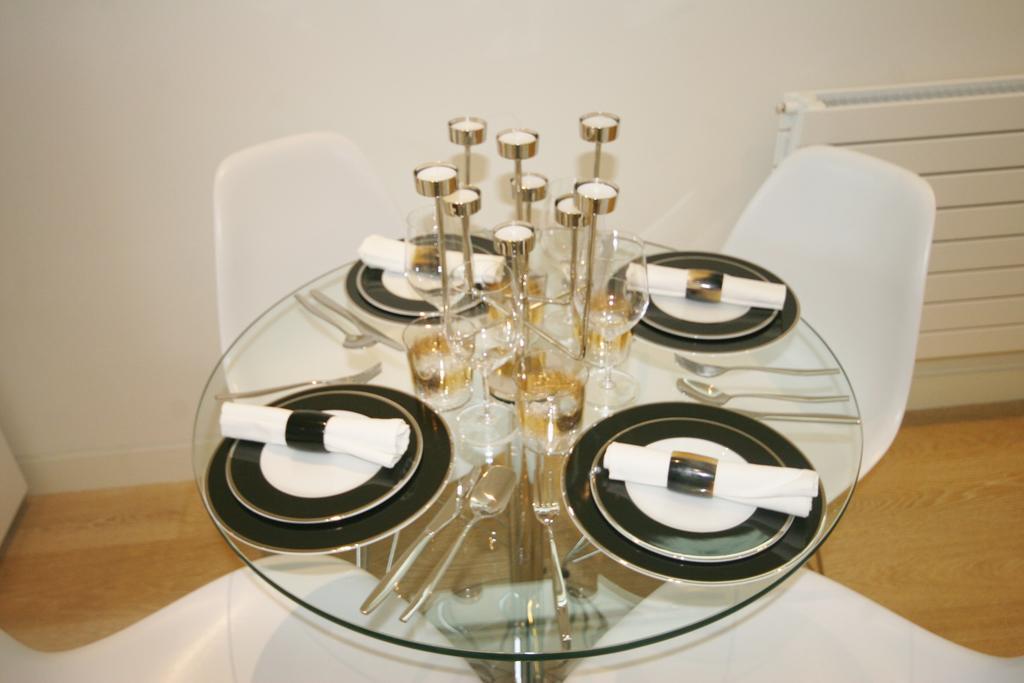 Smart Oxford Street Apartment *