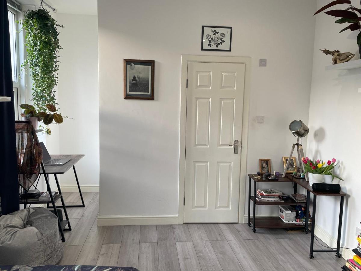 Trendy Dalston Studio Londra