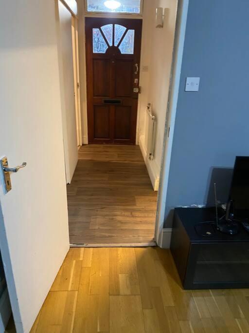 019- Premium Location Bayswater 2 Apartment *
