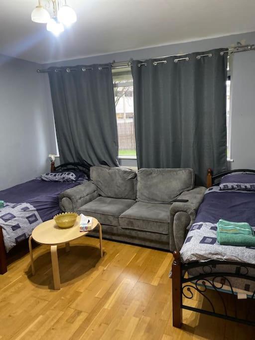 019- Premium Location Bayswater 2 Apartment *
