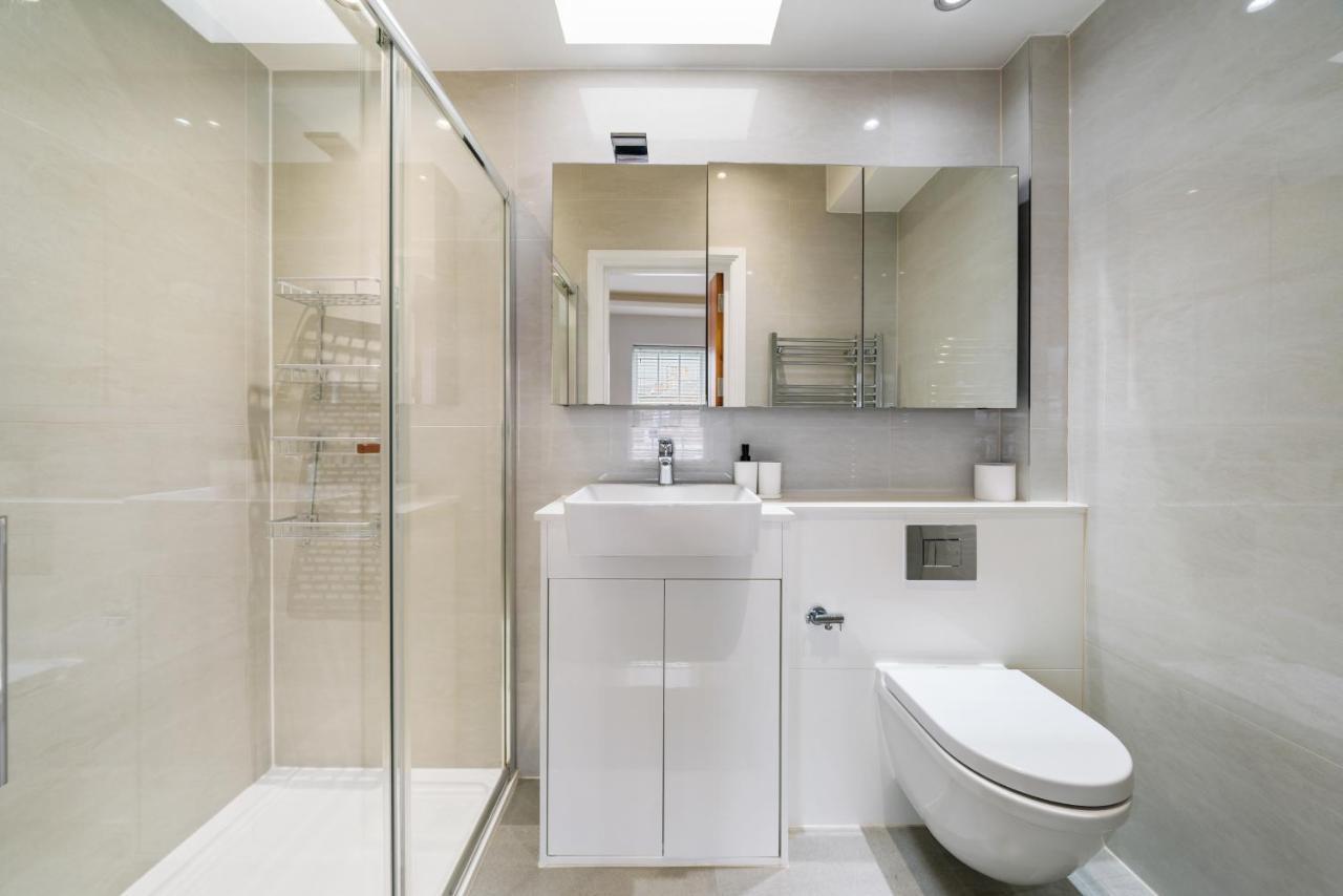 Modern 4 Bedroom Townhouse With Cinema In The Heart Of Se1 Vakantiehuis