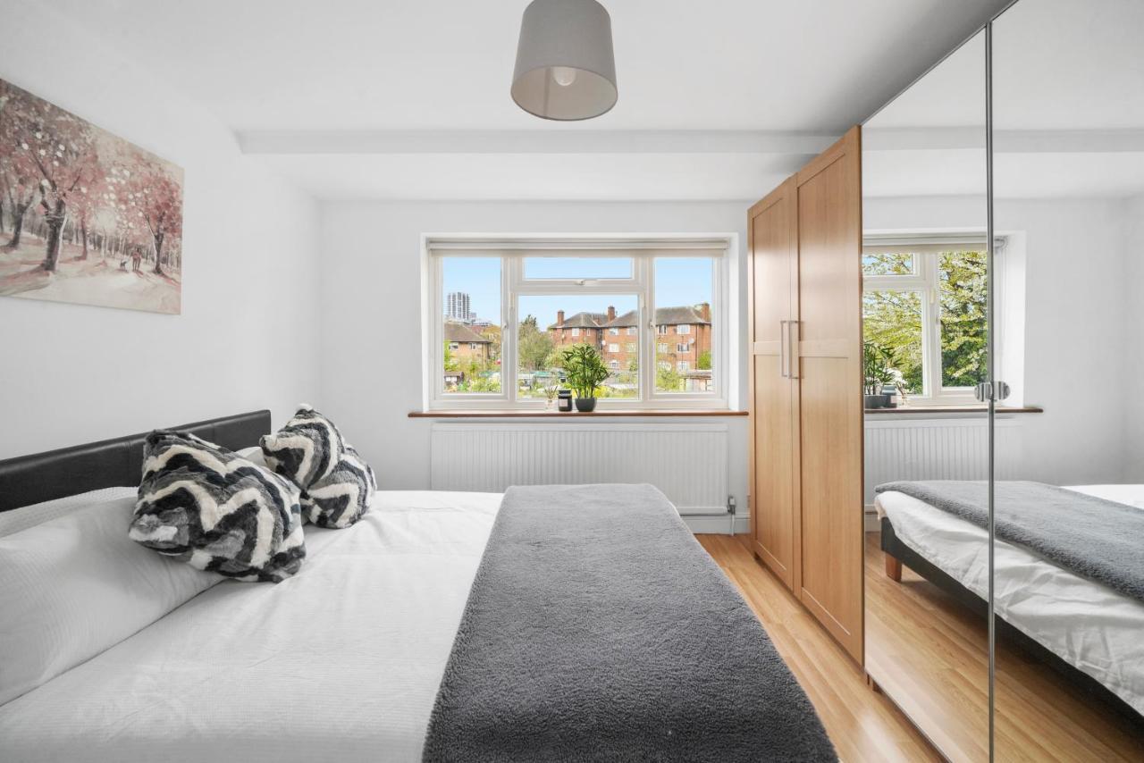 Hanger Lane Hububb Appartement Londen