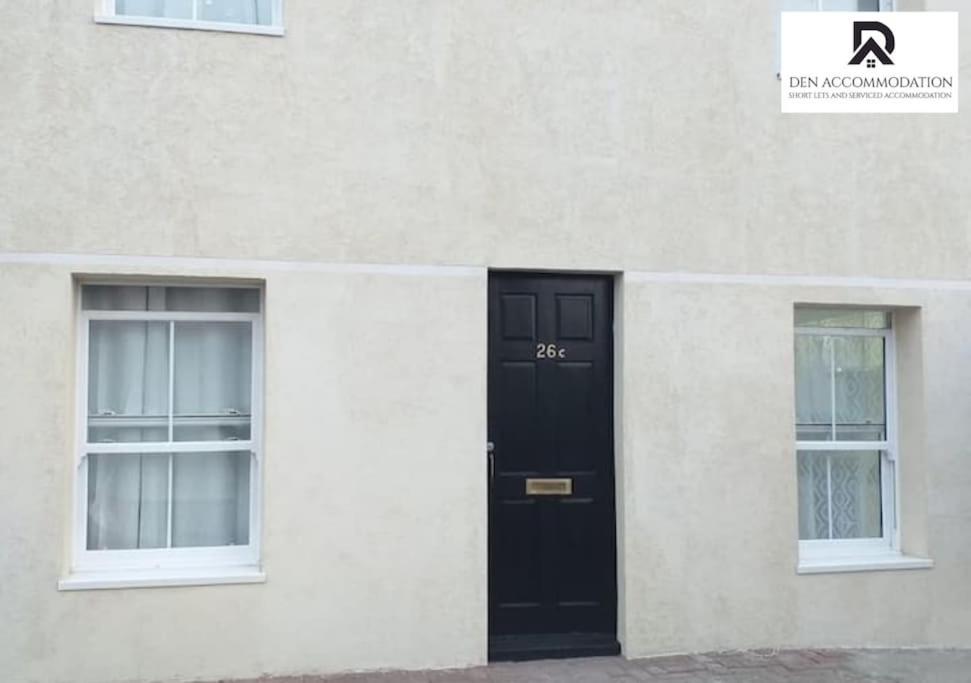 Appartement Weekly & Monthly - Beautiful 2 Bed House With Free Parking - Relocation, Business & Group - 5 Guests - By Den Short Lets & Serviced Accommodation, Woolwich