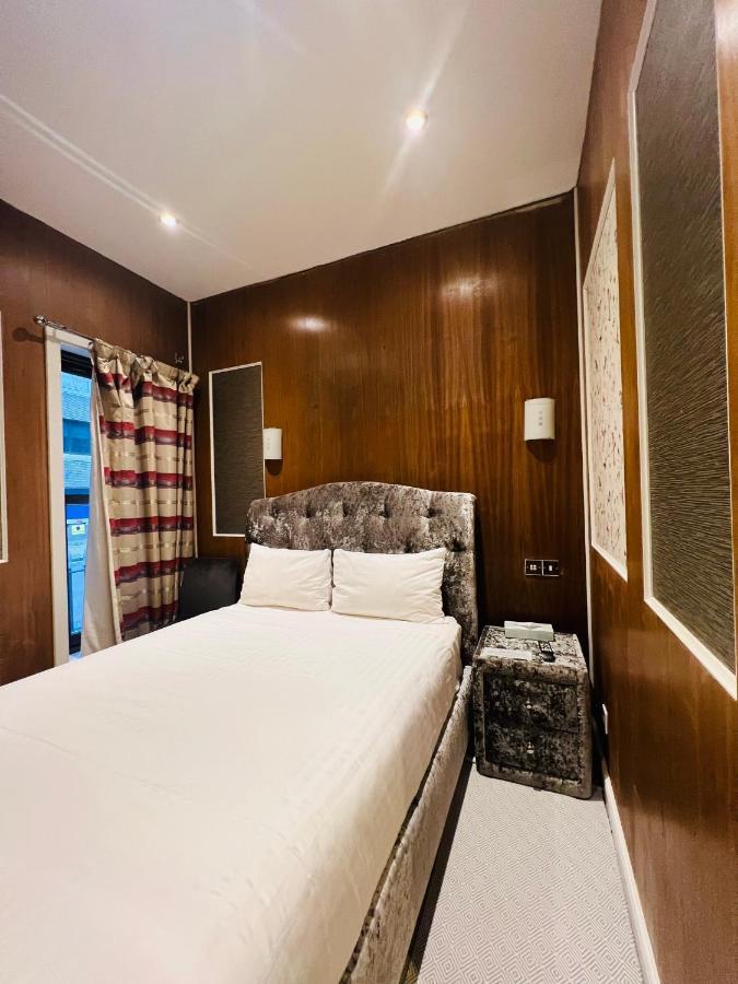Cheshire Hotel London