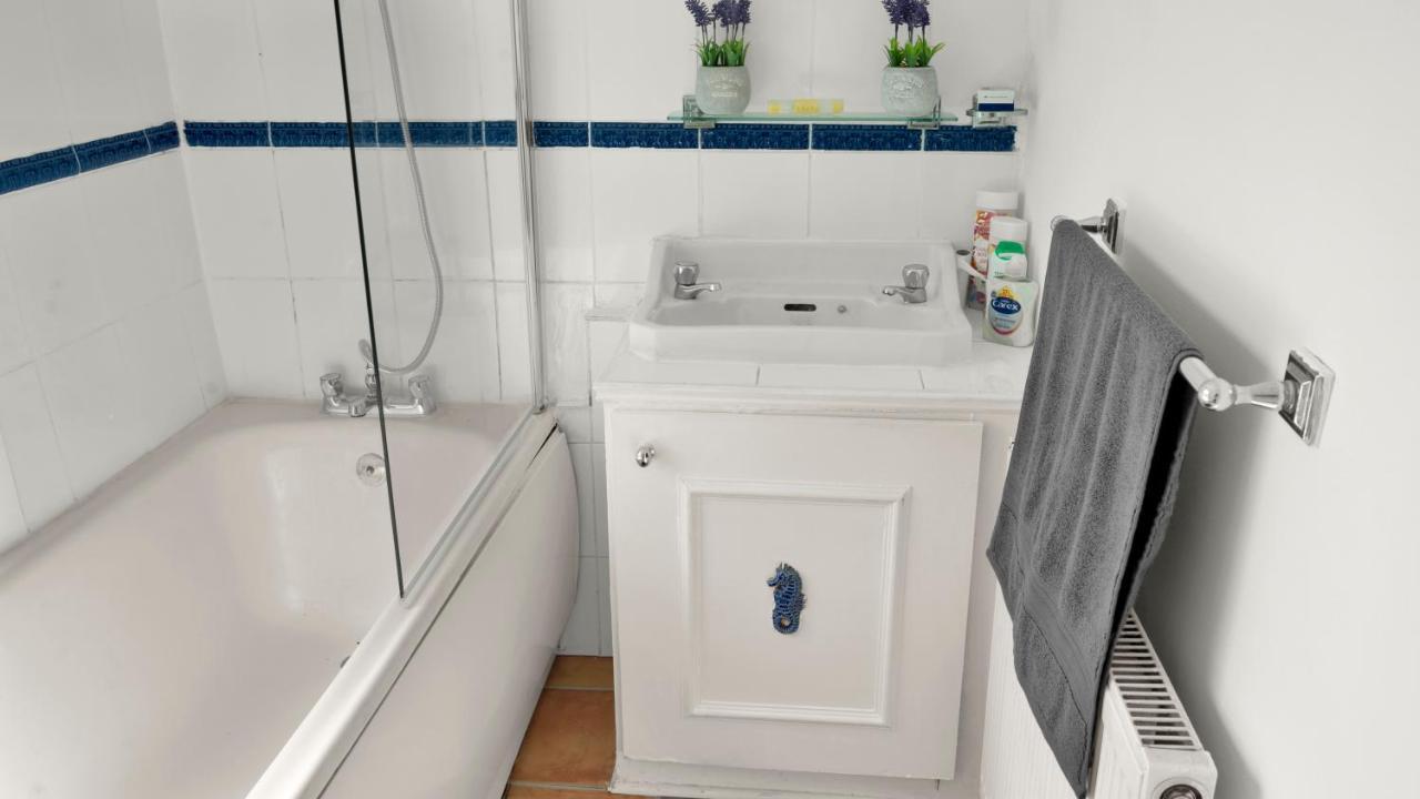 Livestay-4 Bed 2 Bath House With Private Garden Feriehus