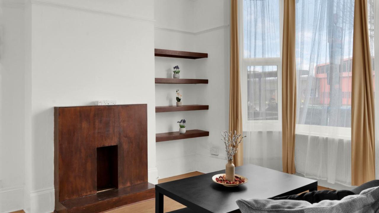 Livestay-4 Bed 2 Bath House With Private Garden Feriehus *