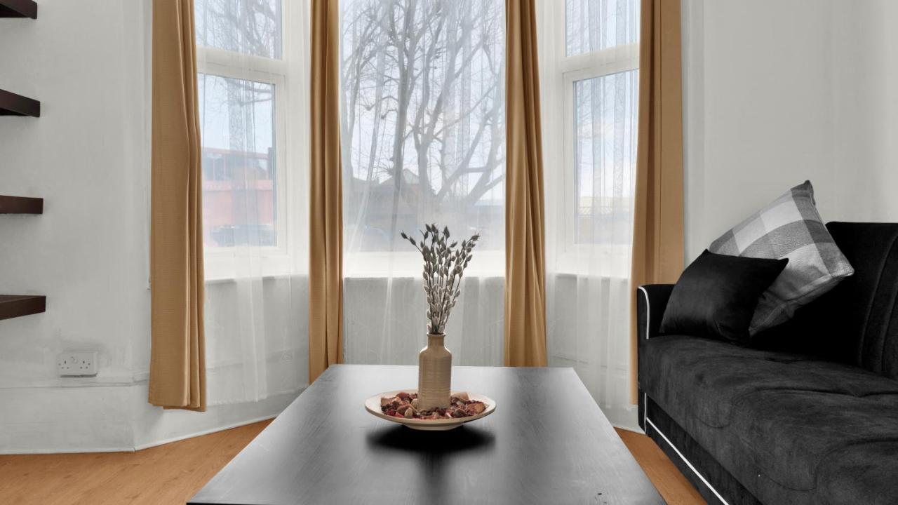 Livestay-4 Bed 2 Bath House With Private Garden Feriehus *