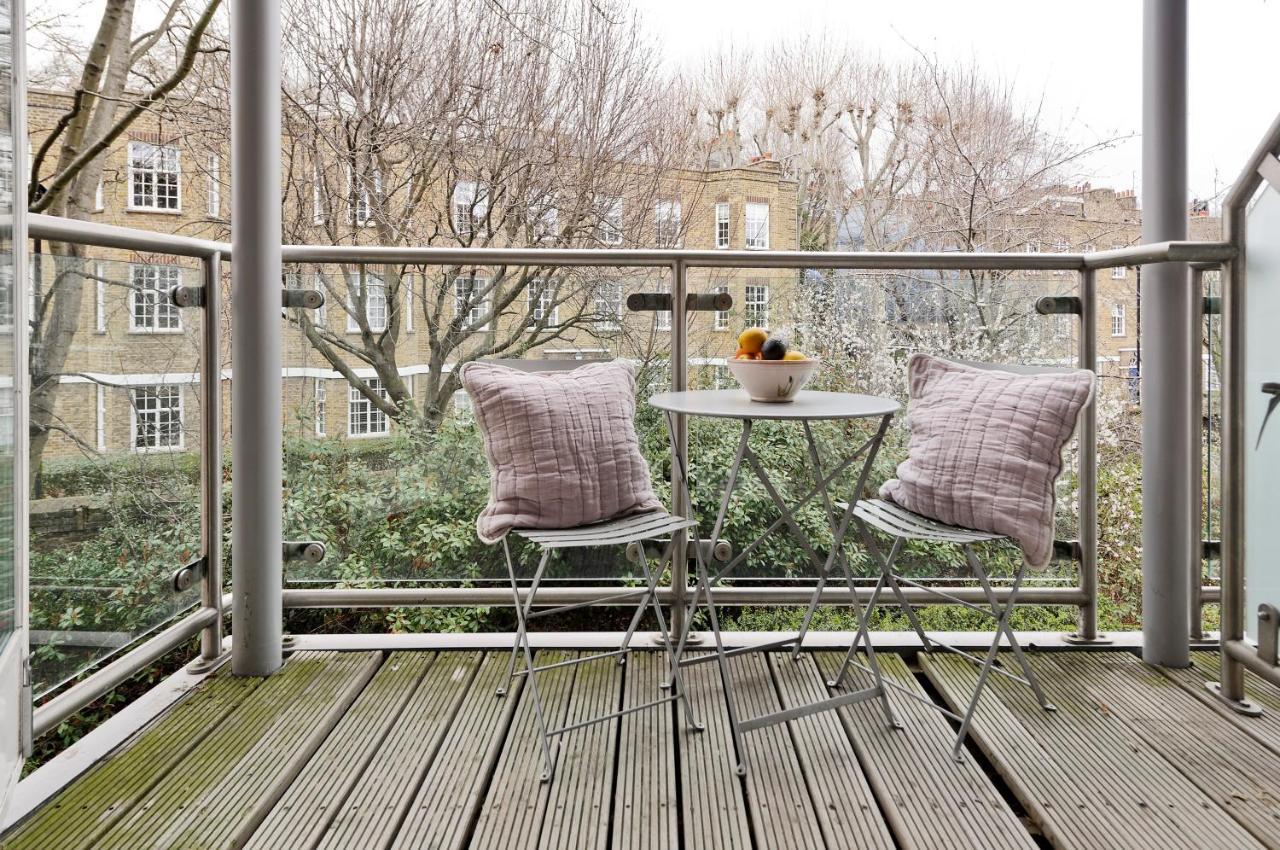 Lägenhet Large One Bedroom Flat With Balcony Close To The By Underthedoormat London
