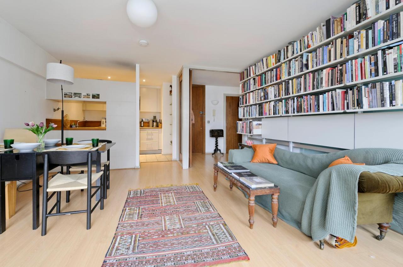 Large One Bedroom Flat With Balcony Close To The By Underthedoormat Lägenhet