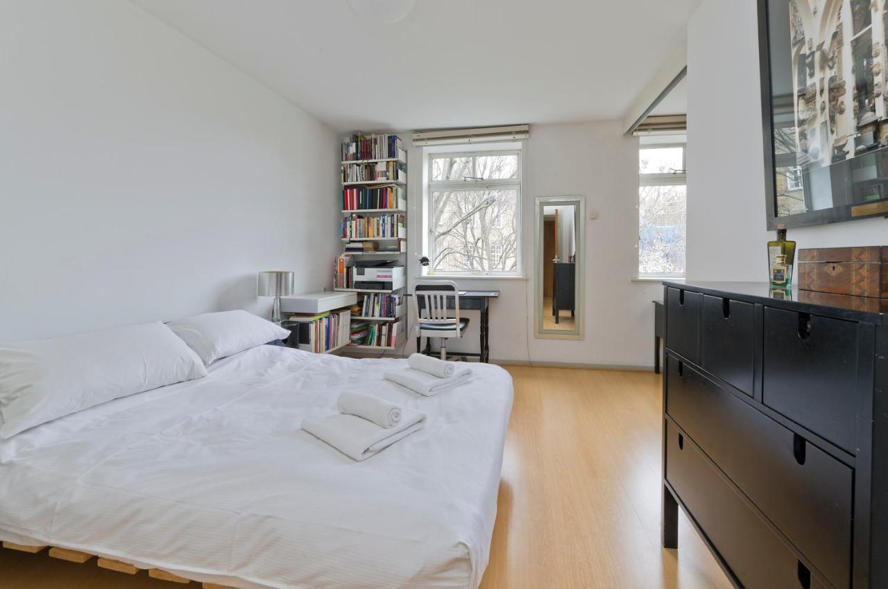 Large One Bedroom Flat With Balcony Close To The By Underthedoormat Lägenhet *