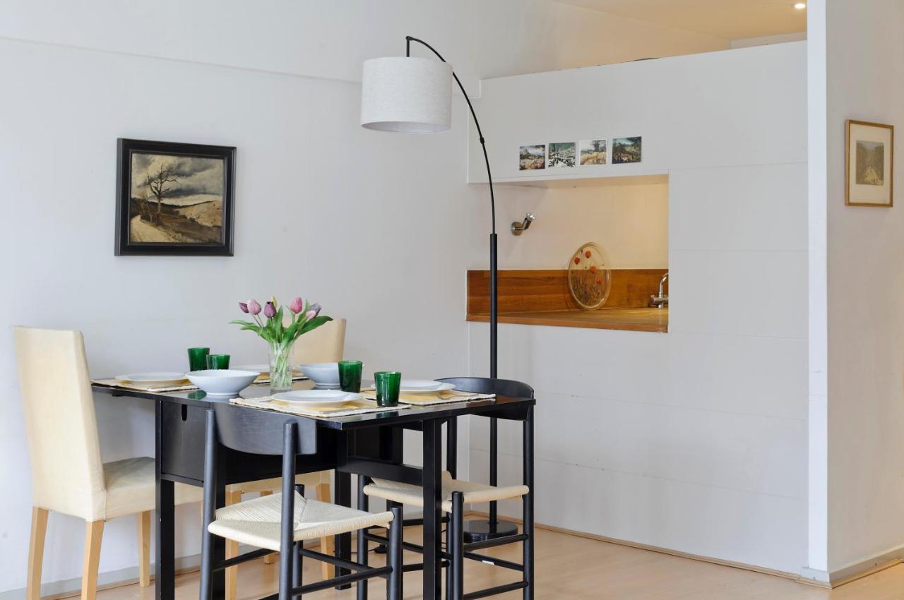 Lägenhet Large One Bedroom Flat With Balcony Close To The By Underthedoormat *