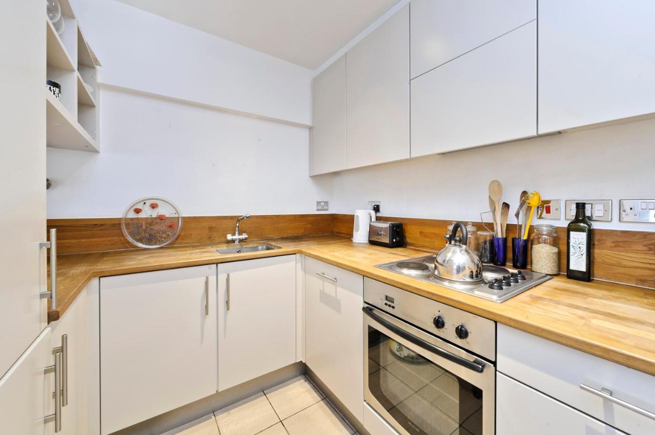 Large One Bedroom Flat With Balcony Close To The By Underthedoormat London