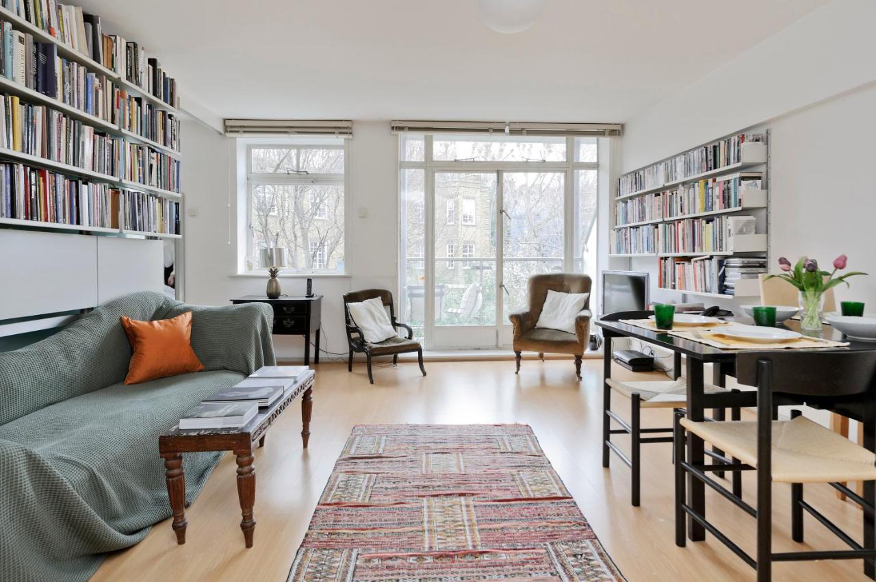 Large One Bedroom Flat With Balcony Close To The By Underthedoormat Lägenhet *