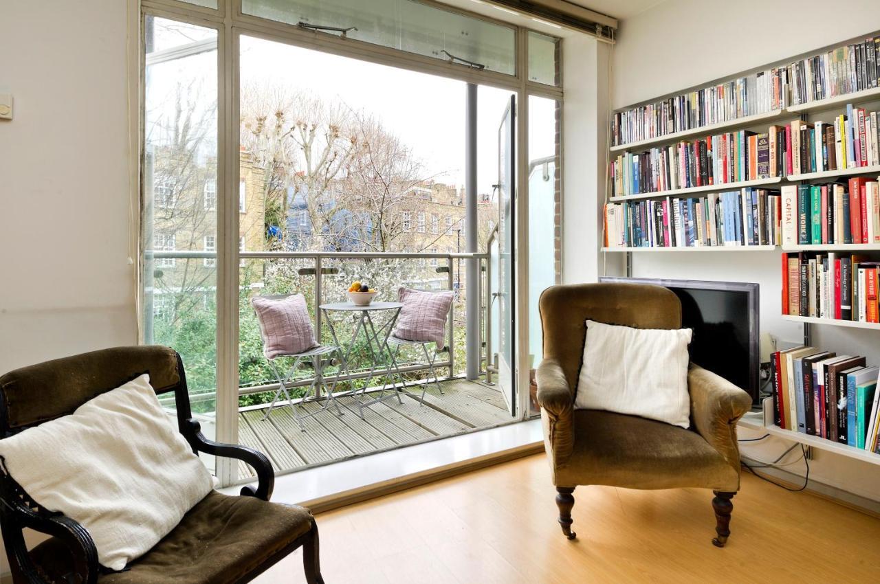 Large One Bedroom Flat With Balcony Close To The By Underthedoormat Lägenhet *