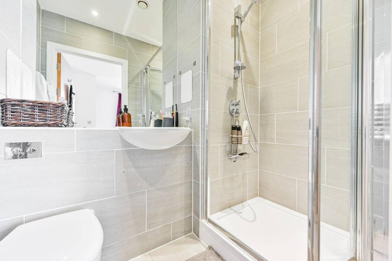 2-bed Only 15 Mins From Lejlighed